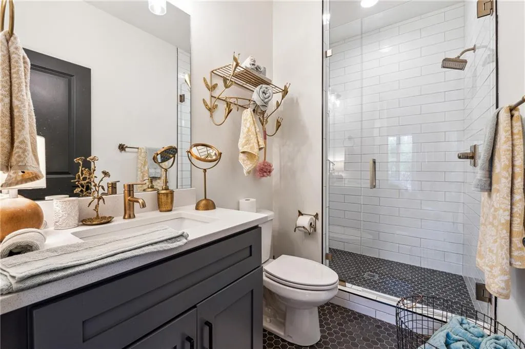 3667 Peachtree Road Ne Unit 6, Atlanta, Georgia 30319, 3 Bedrooms Bedrooms, ,3 BathroomsBathrooms,Residential,For Sale,3667 Peachtree Road Ne Unit 6,7567491