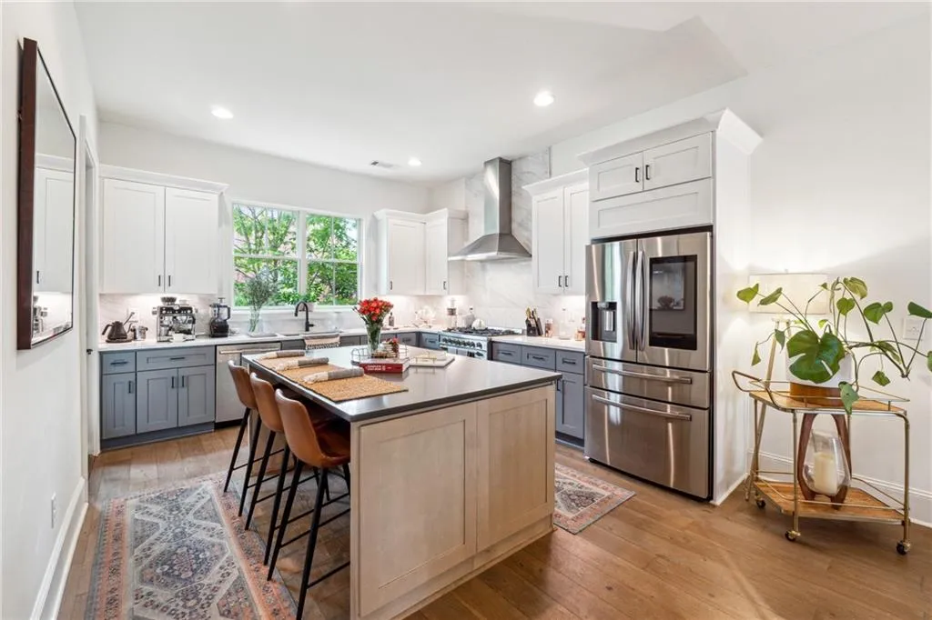 3667 Peachtree Road Ne Unit 6, Atlanta, Georgia 30319, 3 Bedrooms Bedrooms, ,3 BathroomsBathrooms,Residential,For Sale,3667 Peachtree Road Ne Unit 6,7567491