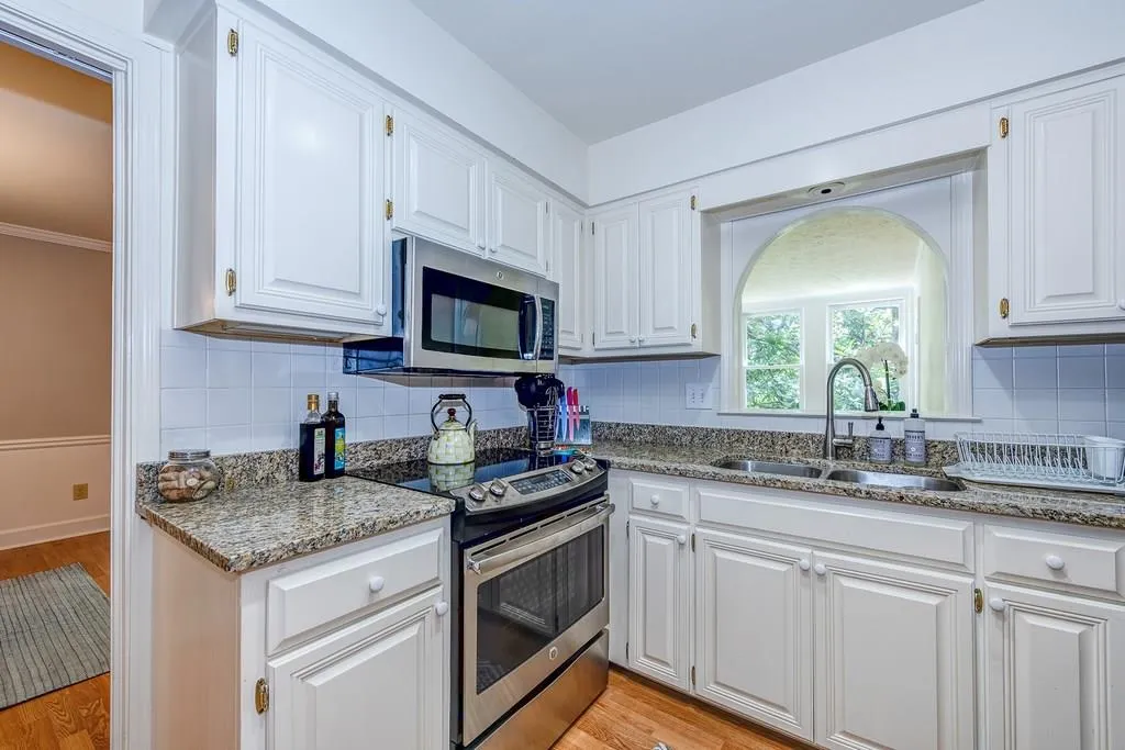 51 Chaumont Square Nw, Atlanta, Georgia 30327, 3 Bedrooms Bedrooms, ,2 BathroomsBathrooms,Residential,Sold,51 Chaumont Square Nw,6031962