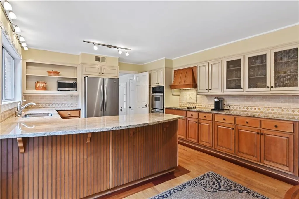 2909 Spalding Drive, Sandy Springs, Georgia 30350, 5 Bedrooms Bedrooms, ,3 BathroomsBathrooms,Residential,Sold,2909 Spalding Drive,6831582