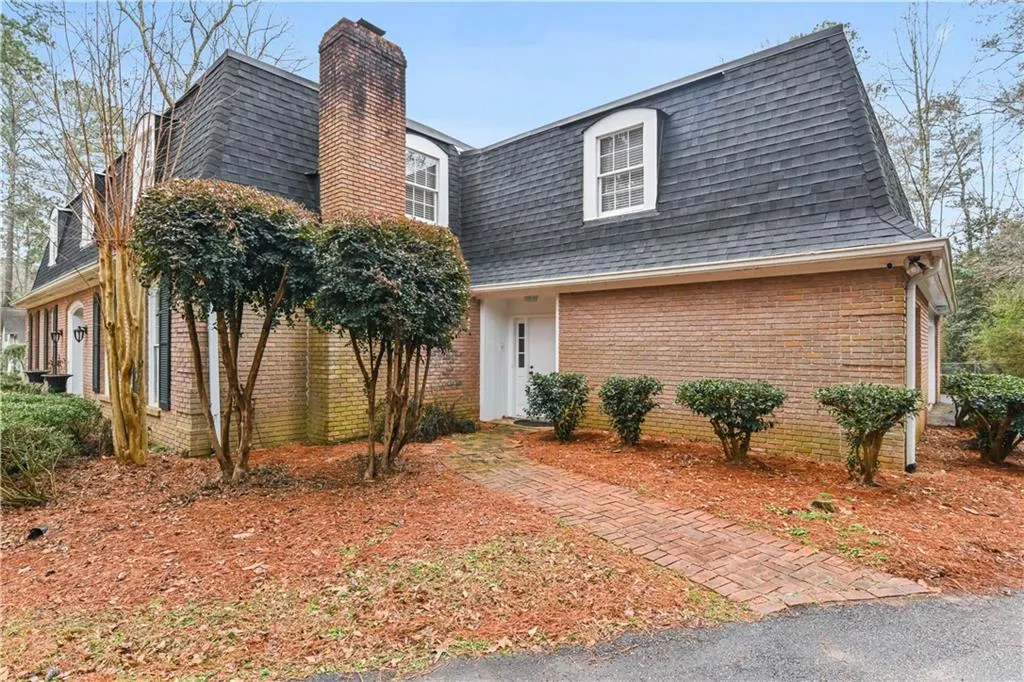2909 Spalding Drive, Sandy Springs, Georgia 30350, 5 Bedrooms Bedrooms, ,3 BathroomsBathrooms,Residential,Sold,2909 Spalding Drive,6831582