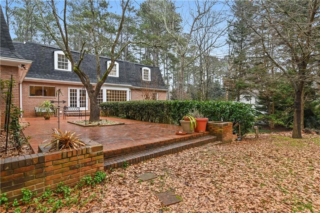 2909 Spalding Drive, Sandy Springs, Georgia 30350, 5 Bedrooms Bedrooms, ,3 BathroomsBathrooms,Residential,Sold,2909 Spalding Drive,6831582