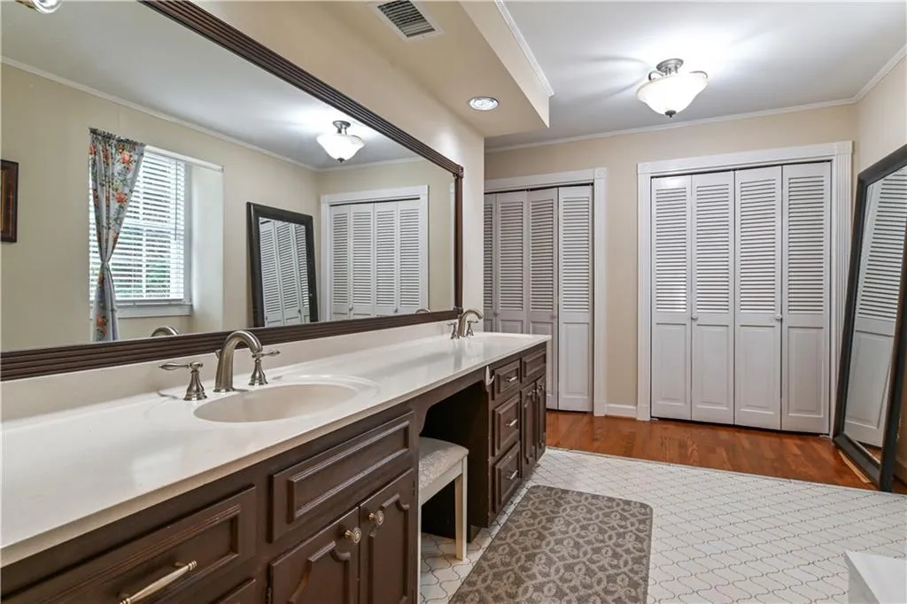 2909 Spalding Drive, Sandy Springs, Georgia 30350, 5 Bedrooms Bedrooms, ,3 BathroomsBathrooms,Residential,Sold,2909 Spalding Drive,6831582