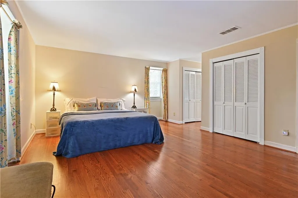 2909 Spalding Drive, Sandy Springs, Georgia 30350, 5 Bedrooms Bedrooms, ,3 BathroomsBathrooms,Residential,Sold,2909 Spalding Drive,6831582