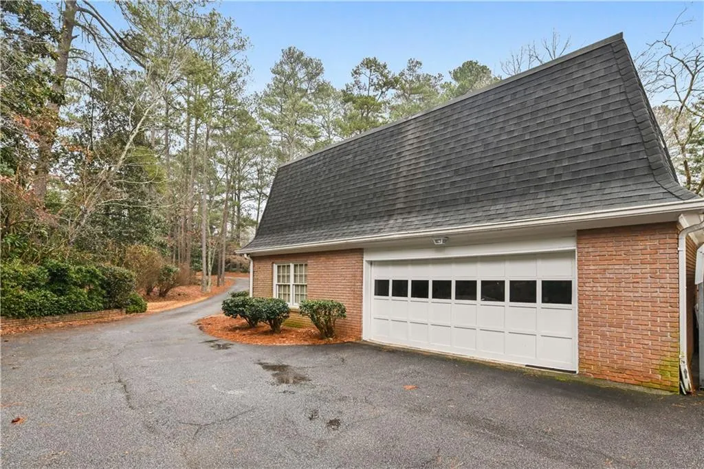 2909 Spalding Drive, Sandy Springs, Georgia 30350, 5 Bedrooms Bedrooms, ,3 BathroomsBathrooms,Residential,Sold,2909 Spalding Drive,6831582