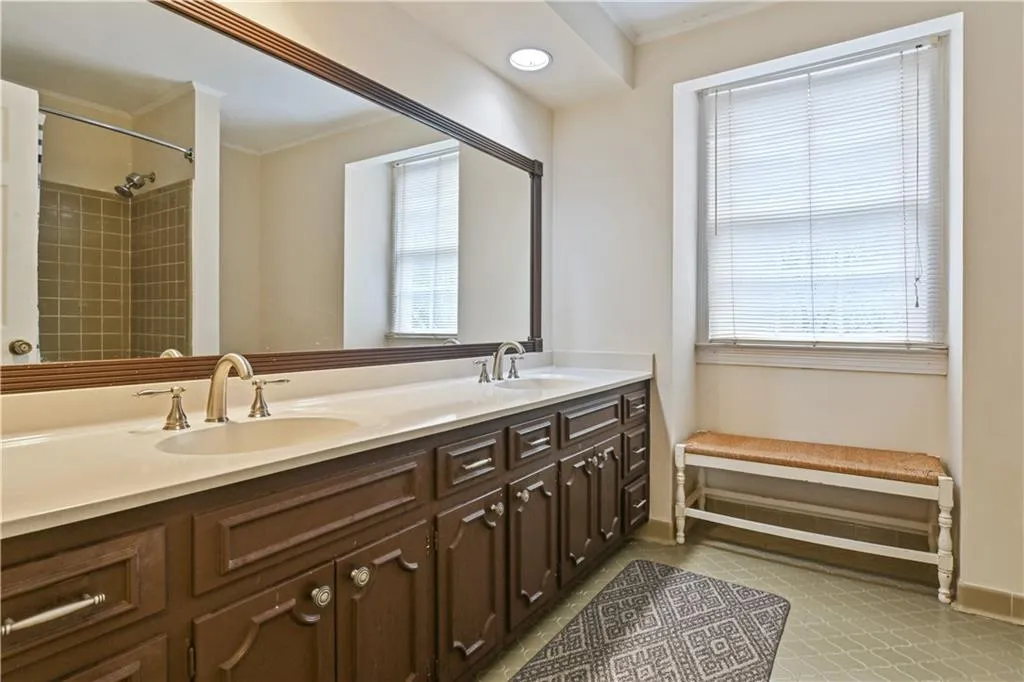 2909 Spalding Drive, Sandy Springs, Georgia 30350, 5 Bedrooms Bedrooms, ,3 BathroomsBathrooms,Residential,Sold,2909 Spalding Drive,6831582