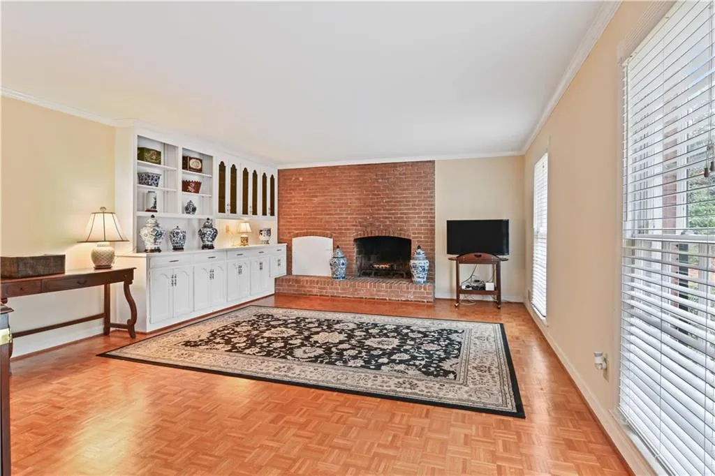 2909 Spalding Drive, Sandy Springs, Georgia 30350, 5 Bedrooms Bedrooms, ,3 BathroomsBathrooms,Residential,Sold,2909 Spalding Drive,6831582