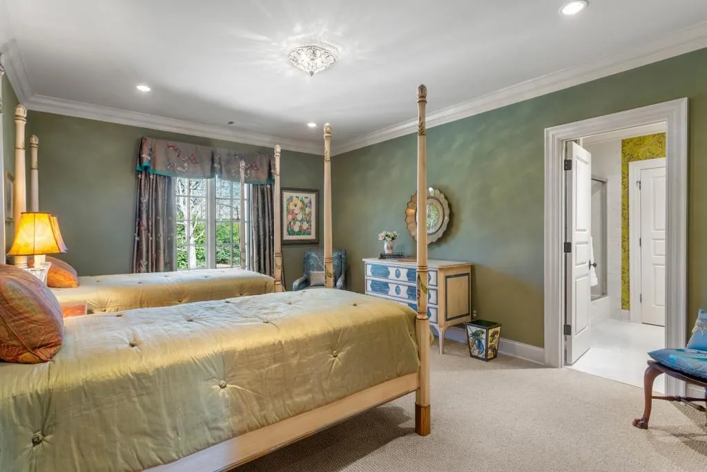 6 Powers Chase Circle, Sandy Springs, Georgia 30327, 4 Bedrooms Bedrooms, ,4 BathroomsBathrooms,Residential,Sold,6 Powers Chase Circle,6894293