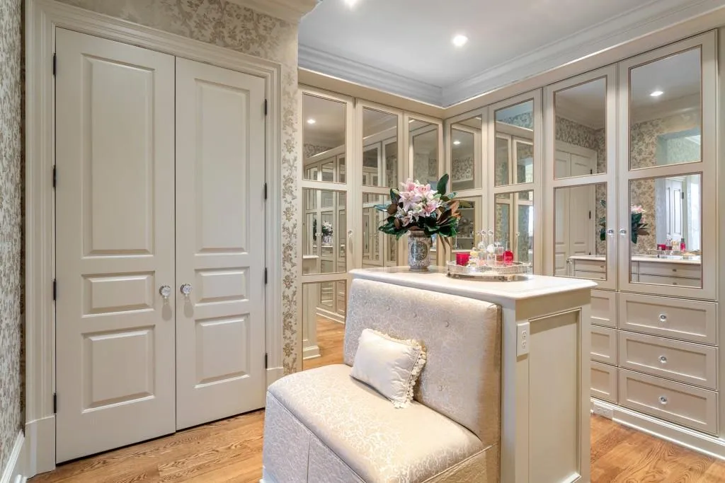6 Powers Chase Circle, Sandy Springs, Georgia 30327, 4 Bedrooms Bedrooms, ,4 BathroomsBathrooms,Residential,Sold,6 Powers Chase Circle,6894293