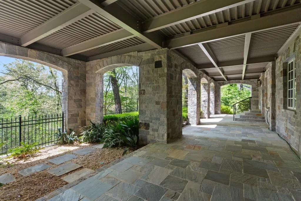 6 Powers Chase Circle, Sandy Springs, Georgia 30327, 4 Bedrooms Bedrooms, ,4 BathroomsBathrooms,Residential,Sold,6 Powers Chase Circle,6894293