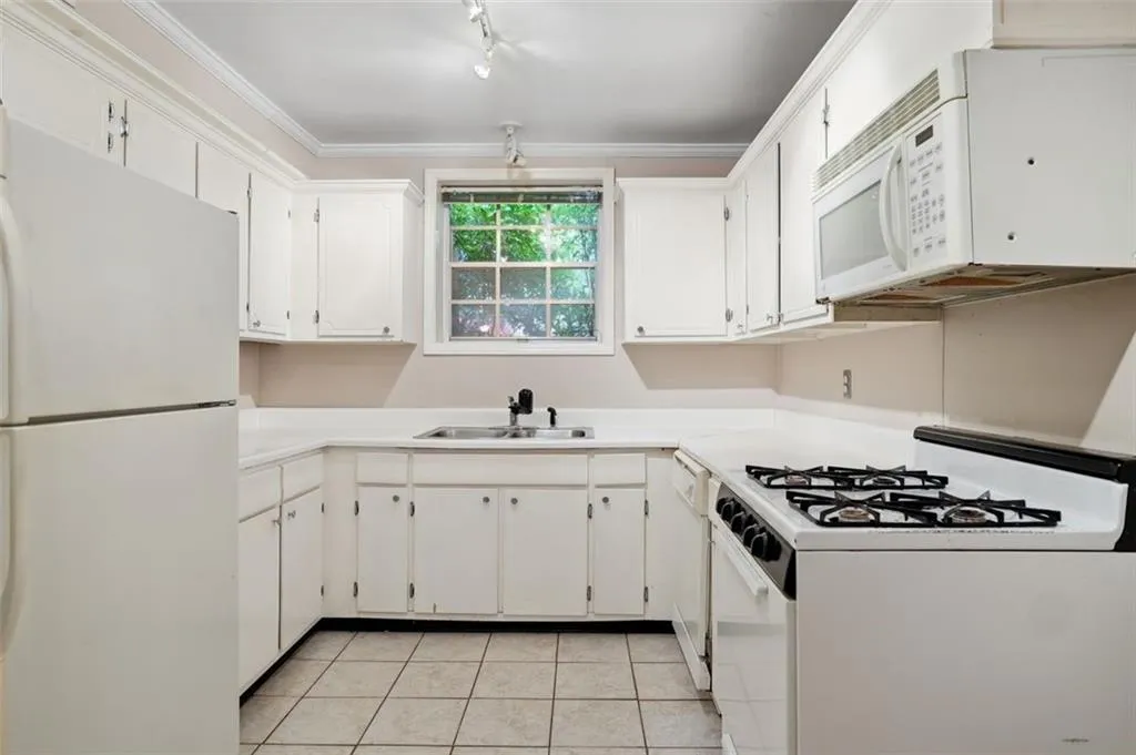 5400 Roswell Road Unit N6, Sandy Springs, Georgia 30342, 2 Bedrooms Bedrooms, ,2 BathroomsBathrooms,Residential,Sold,5400 Roswell Road Unit N6,7083919 5400 Roswell Road Unit N6, Sandy Springs, Georgia 30342, 2 Bedrooms Bedrooms, ,2 BathroomsBathrooms,Residential,Sold,5400 Roswell Road Unit N6,7083919