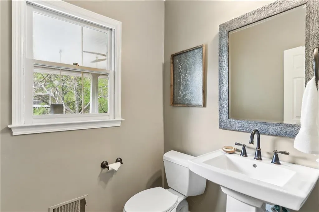 44 Pointe Terrace Se, Atlanta, Georgia 30339, 4 Bedrooms Bedrooms, ,2 BathroomsBathrooms,Residential,For Sale,44 Pointe Terrace Se,7549266