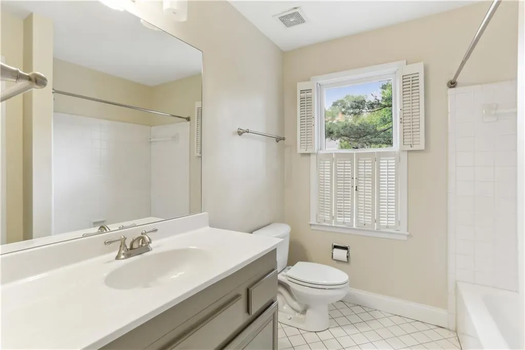 44 Pointe Terrace Se, Atlanta, Georgia 30339, 4 Bedrooms Bedrooms, ,2 BathroomsBathrooms,Residential,For Sale,44 Pointe Terrace Se,7549266