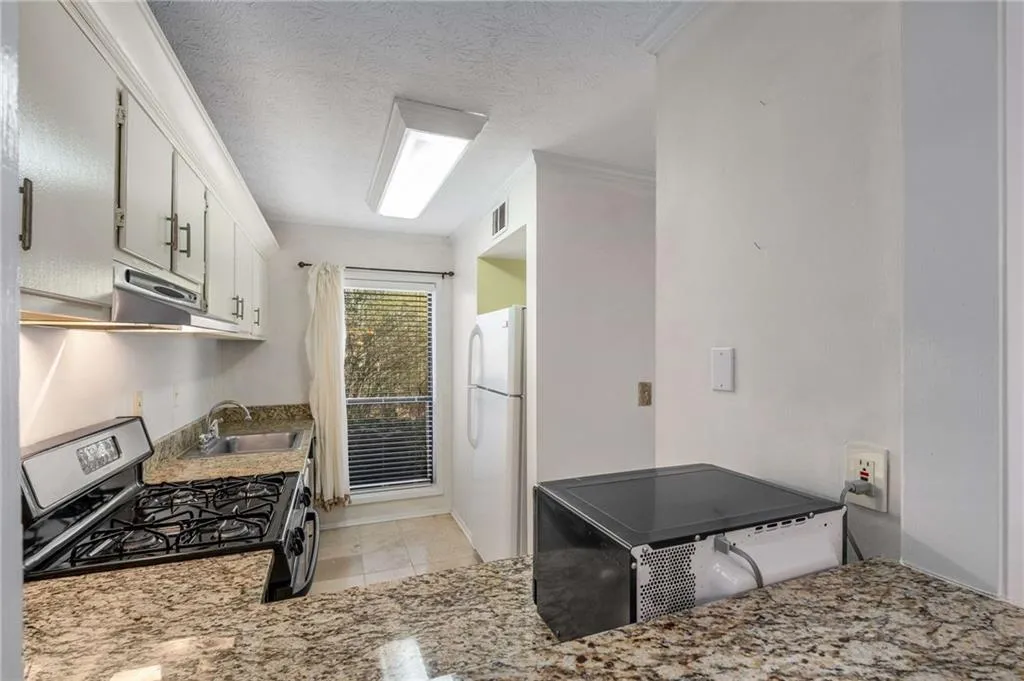 707 Woodcliff Drive, Atlanta, Georgia 30350, 1 Bedroom Bedrooms, ,1 BathroomBathrooms,Residential,For Sale,707 Woodcliff Drive,7532500