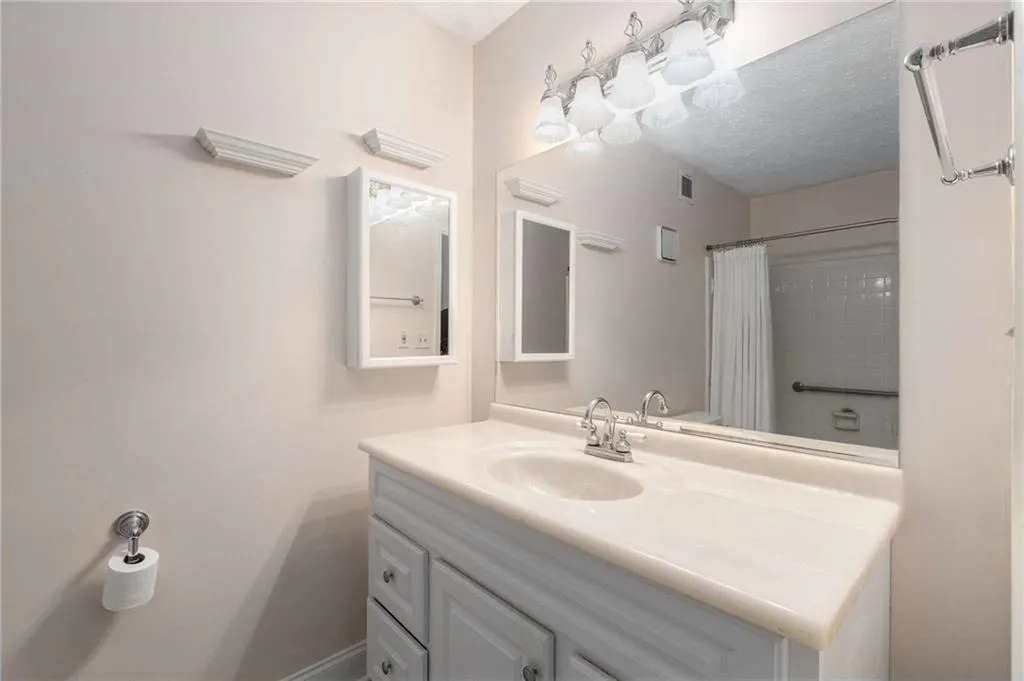 707 Woodcliff Drive, Atlanta, Georgia 30350, 1 Bedroom Bedrooms, ,1 BathroomBathrooms,Residential,For Sale,707 Woodcliff Drive,7532500