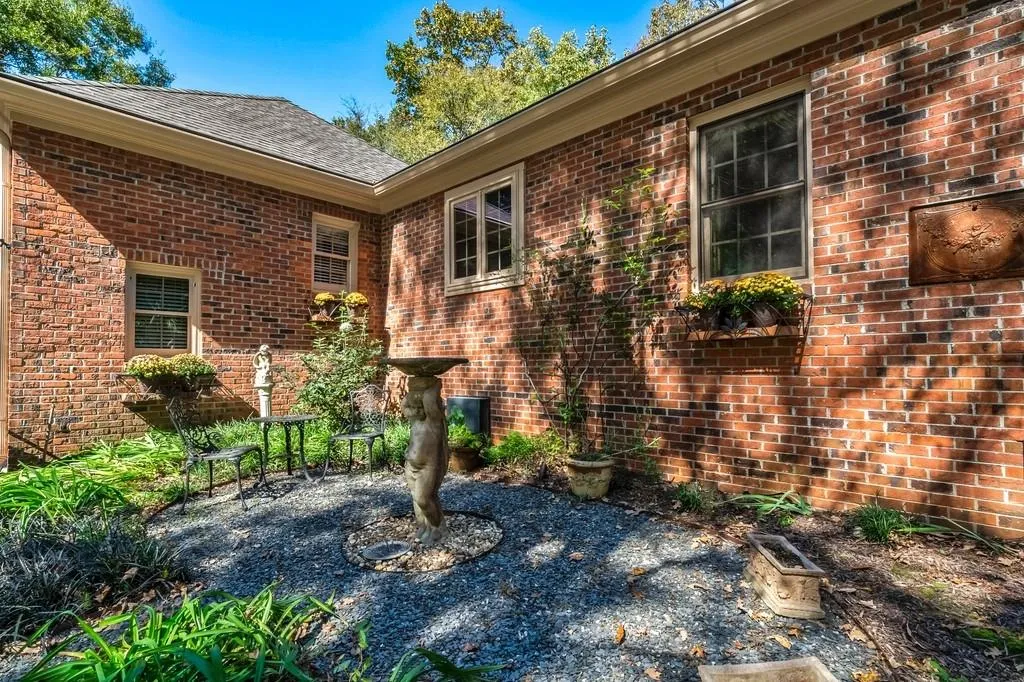 7150 Cherry Bluff Drive, Sandy Springs, Georgia 30350, 3 Bedrooms Bedrooms, ,3 BathroomsBathrooms,Residential,Sold,7150 Cherry Bluff Drive,6793789
