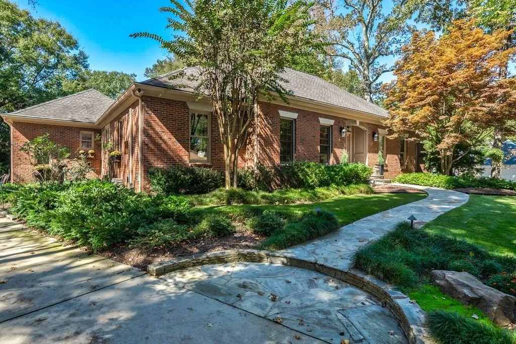 7150 Cherry Bluff Drive, Sandy Springs, Georgia 30350, 3 Bedrooms Bedrooms, ,3 BathroomsBathrooms,Residential,Sold,7150 Cherry Bluff Drive,6793789