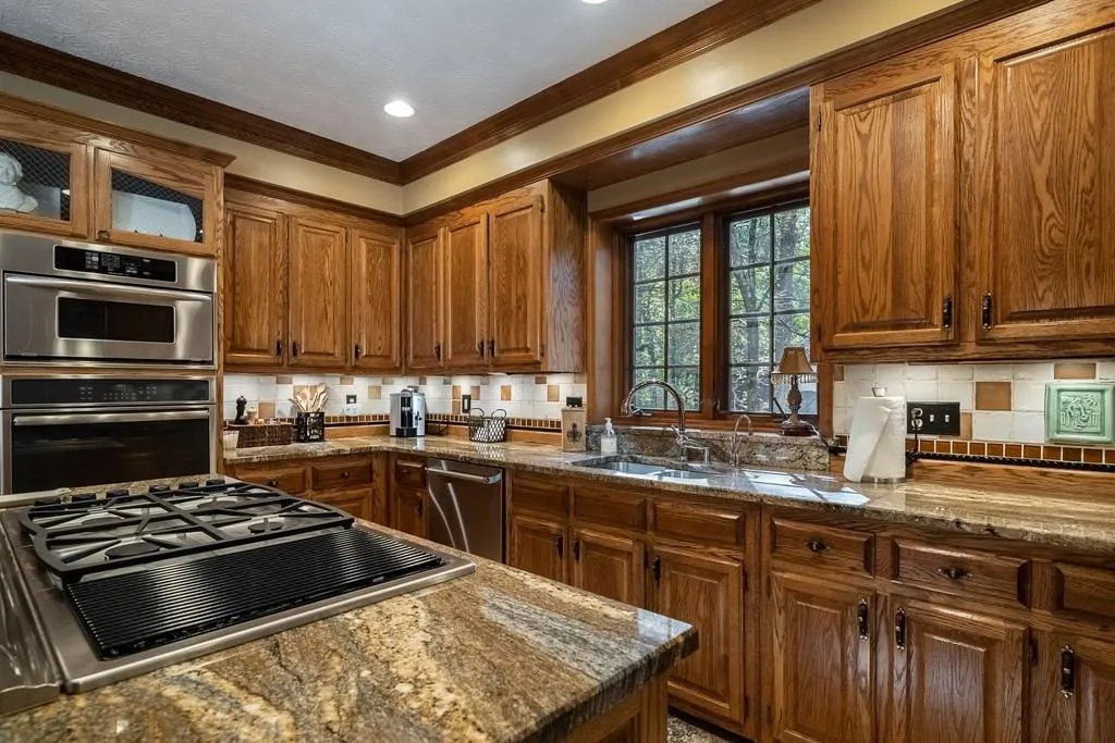 7150 Cherry Bluff Drive, Sandy Springs, Georgia 30350, 3 Bedrooms Bedrooms, ,3 BathroomsBathrooms,Residential,Sold,7150 Cherry Bluff Drive,6793789