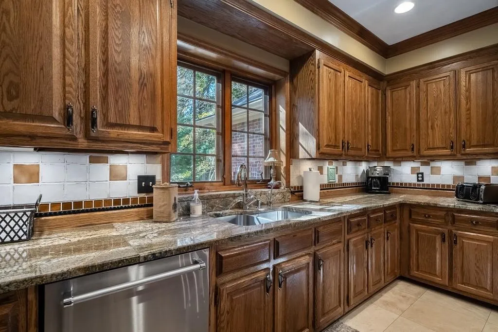 7150 Cherry Bluff Drive, Sandy Springs, Georgia 30350, 3 Bedrooms Bedrooms, ,3 BathroomsBathrooms,Residential,Sold,7150 Cherry Bluff Drive,6793789