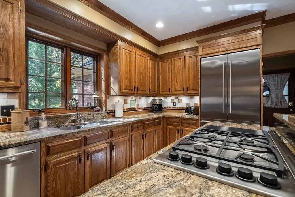 7150 Cherry Bluff Drive, Sandy Springs, Georgia 30350, 3 Bedrooms Bedrooms, ,3 BathroomsBathrooms,Residential,Sold,7150 Cherry Bluff Drive,6793789