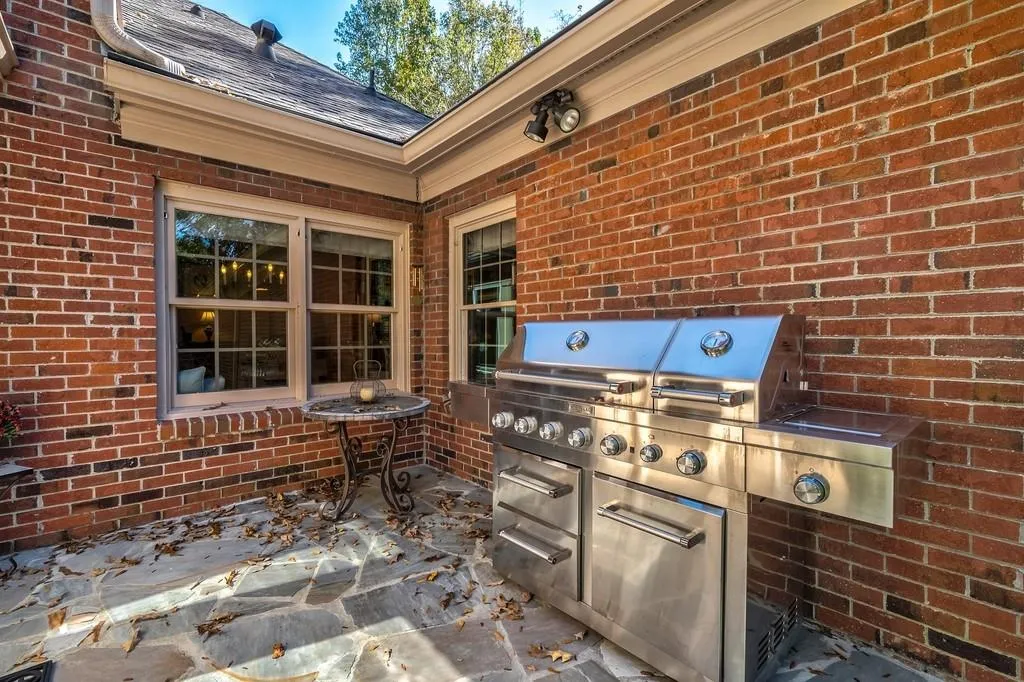 7150 Cherry Bluff Drive, Sandy Springs, Georgia 30350, 3 Bedrooms Bedrooms, ,3 BathroomsBathrooms,Residential,Sold,7150 Cherry Bluff Drive,6793789