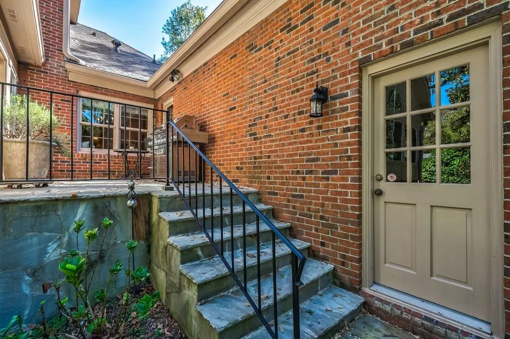 7150 Cherry Bluff Drive, Sandy Springs, Georgia 30350, 3 Bedrooms Bedrooms, ,3 BathroomsBathrooms,Residential,Sold,7150 Cherry Bluff Drive,6793789