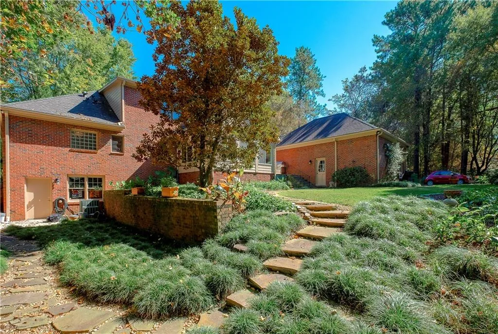 7150 Cherry Bluff Drive, Sandy Springs, Georgia 30350, 3 Bedrooms Bedrooms, ,3 BathroomsBathrooms,Residential,Sold,7150 Cherry Bluff Drive,6793789