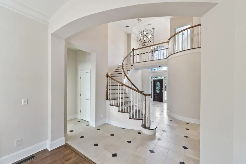 4580 Windsor Gate Court Ne, Sandy Springs, Georgia 30342, 5 Bedrooms Bedrooms, ,3 BathroomsBathrooms,Residential,Sold,4580 Windsor Gate Court Ne,6991265