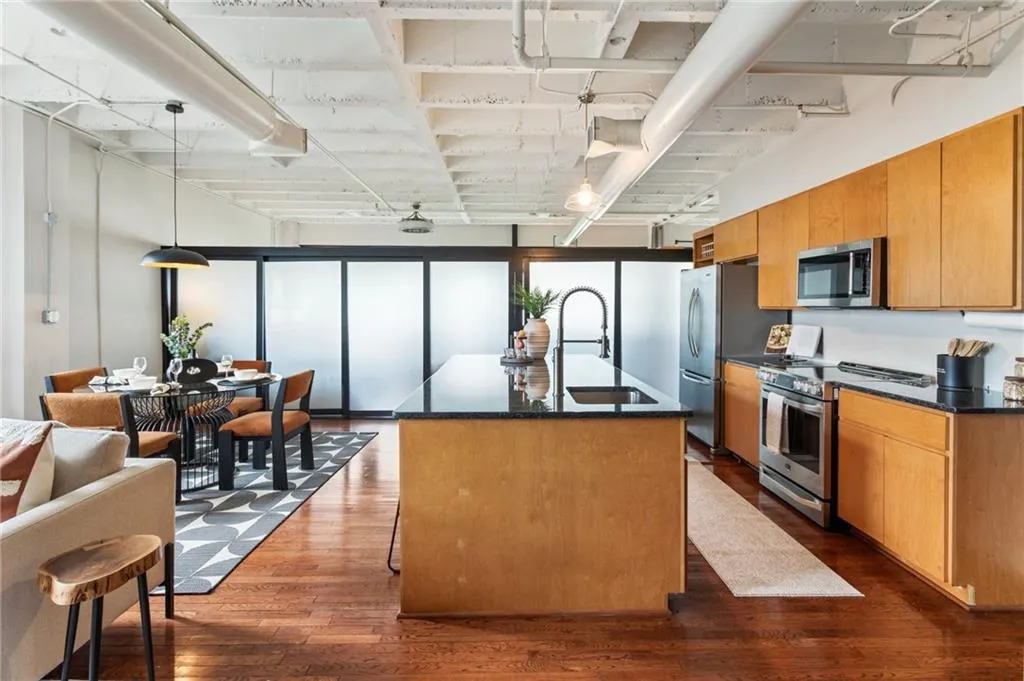 878 Peachtree Street Ne Unit 704, Atlanta, Georgia 30309, 2 Bedrooms Bedrooms, ,1 BathroomBathrooms,Residential,For Sale,878 Peachtree Street Ne Unit 704,7590209