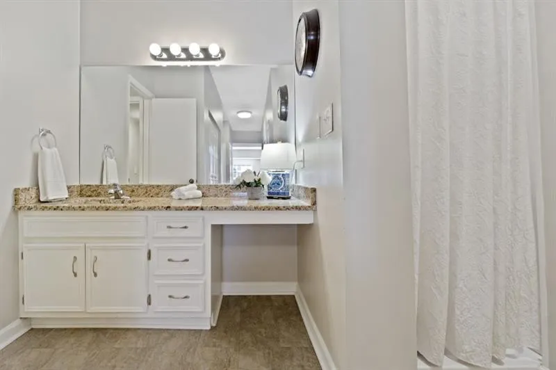 5555 Chemin De Vie, Sandy Springs, Georgia 30342, 2 Bedrooms Bedrooms, ,2 BathroomsBathrooms,Residential,Sold,5555 Chemin De Vie,6636731