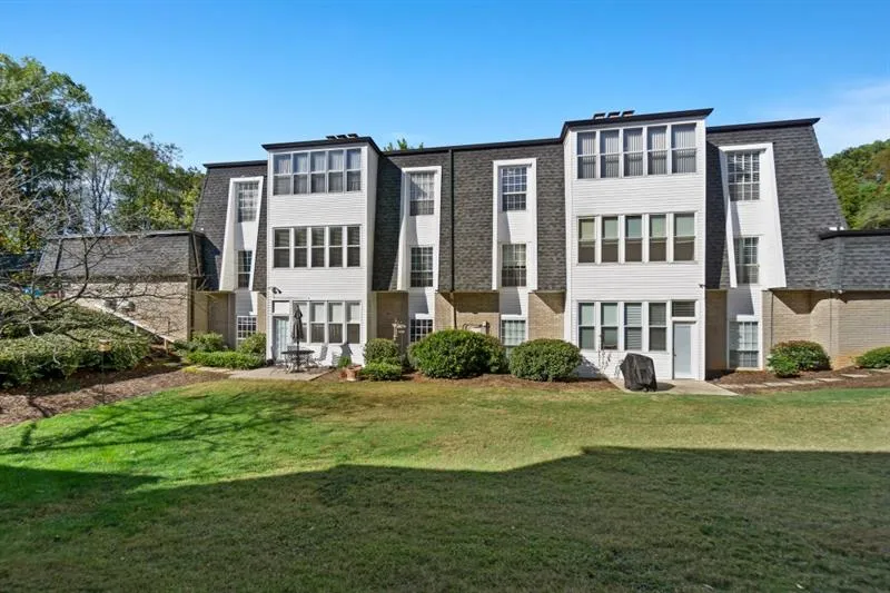 5555 Chemin De Vie, Sandy Springs, Georgia 30342, 2 Bedrooms Bedrooms, ,2 BathroomsBathrooms,Residential,Sold,5555 Chemin De Vie,6636731