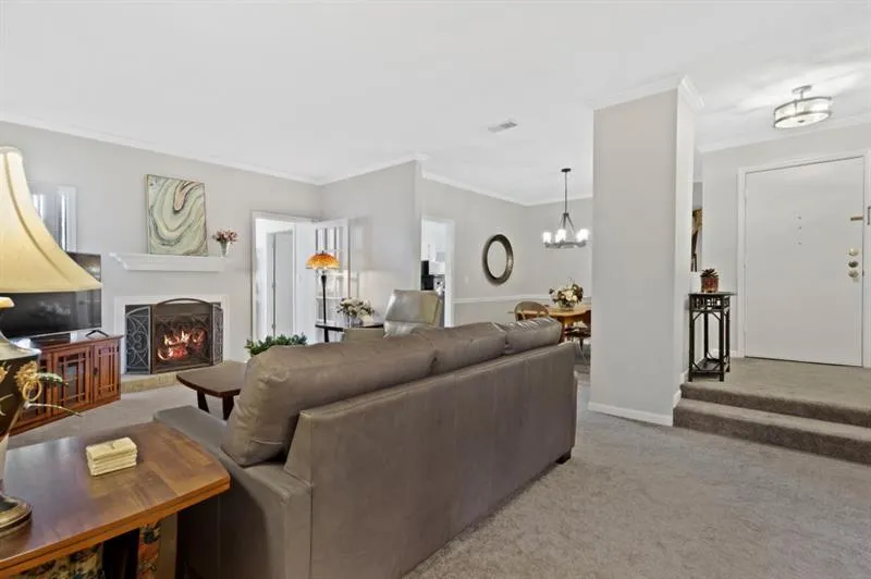 5555 Chemin De Vie, Sandy Springs, Georgia 30342, 2 Bedrooms Bedrooms, ,2 BathroomsBathrooms,Residential,Sold,5555 Chemin De Vie,6636731