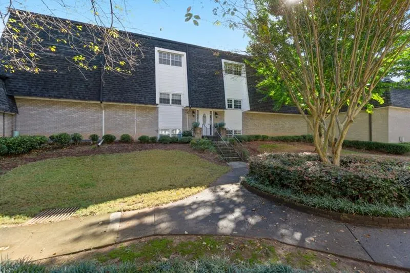 5555 Chemin De Vie, Sandy Springs, Georgia 30342, 2 Bedrooms Bedrooms, ,2 BathroomsBathrooms,Residential,Sold,5555 Chemin De Vie,6636731