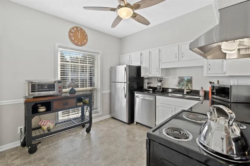 5555 Chemin De Vie, Sandy Springs, Georgia 30342, 2 Bedrooms Bedrooms, ,2 BathroomsBathrooms,Residential,Sold,5555 Chemin De Vie,6636731