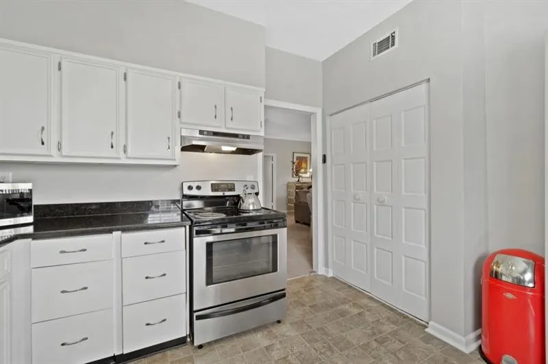 5555 Chemin De Vie, Sandy Springs, Georgia 30342, 2 Bedrooms Bedrooms, ,2 BathroomsBathrooms,Residential,Sold,5555 Chemin De Vie,6636731