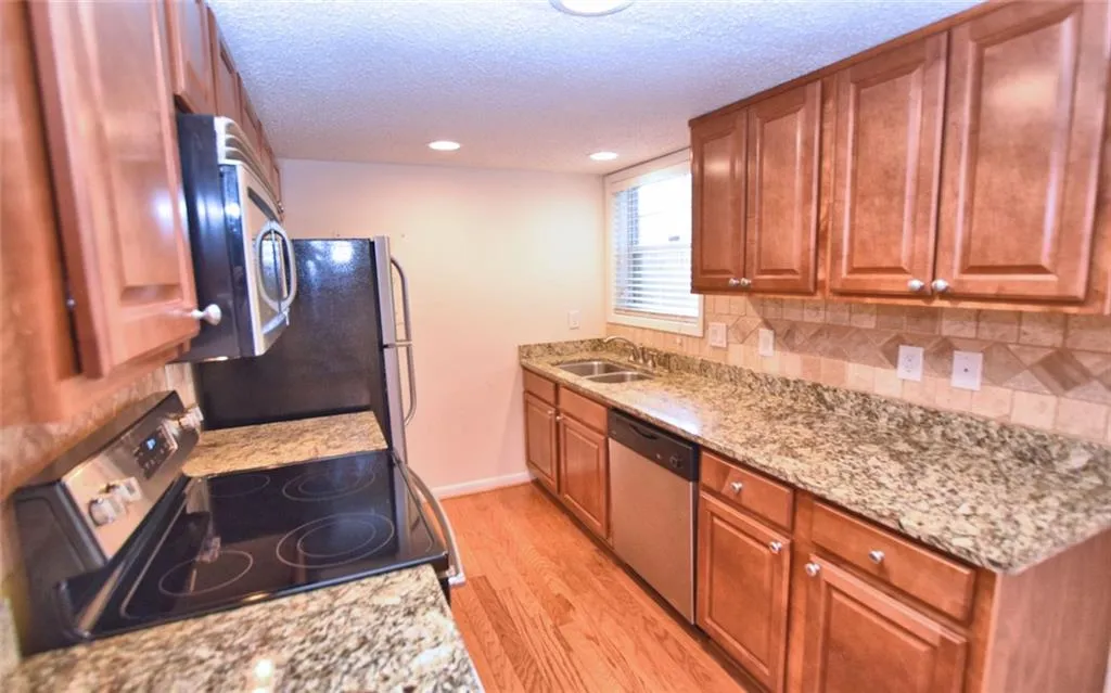 6900 Roswell Road Unit J1, Atlanta, Georgia 30328, 2 Bedrooms Bedrooms, ,2 BathroomsBathrooms,Residential,Sold,6900 Roswell Road Unit J1,5923296