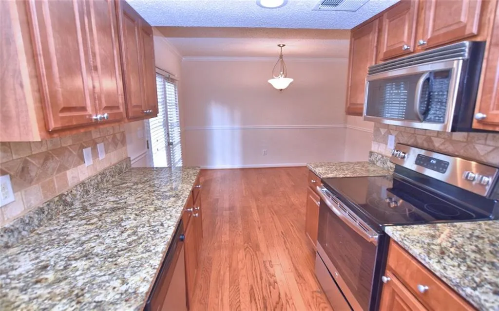 6900 Roswell Road Unit J1, Atlanta, Georgia 30328, 2 Bedrooms Bedrooms, ,2 BathroomsBathrooms,Residential,Sold,6900 Roswell Road Unit J1,5923296