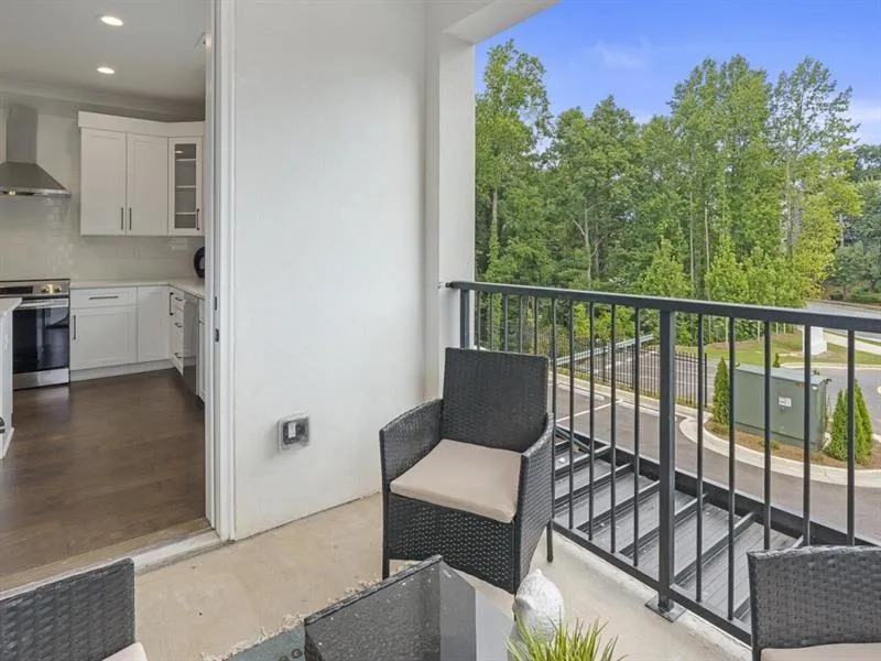 6890 Peachtree Dunwoody Road Unit 303, Sandy Springs, Georgia 30328, 2 Bedrooms Bedrooms, ,2 BathroomsBathrooms,Residential,Sold,6890 Peachtree Dunwoody Road Unit 303,7030290