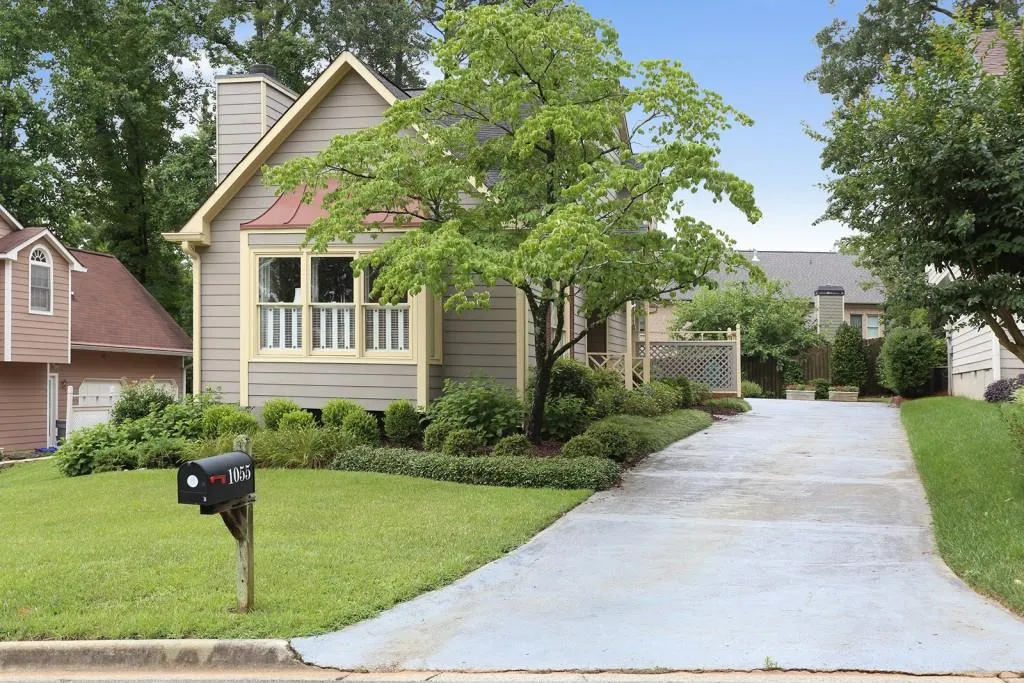 1055 Club Place Ne, Brookhaven, Georgia 30319, 2 Bedrooms Bedrooms, ,2 BathroomsBathrooms,Residential,Sold,1055 Club Place Ne,5868015