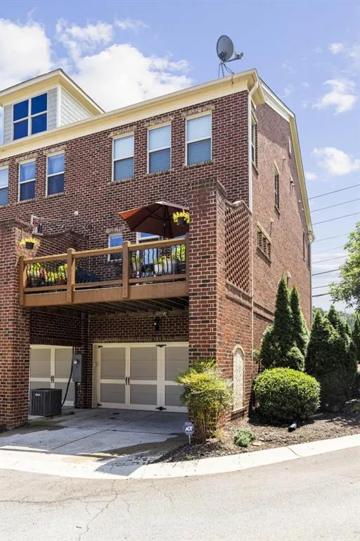 303 Alderwood Lane, Sandy Springs, Georgia 30328, 3 Bedrooms Bedrooms, ,3 BathroomsBathrooms,Residential,Sold,303 Alderwood Lane,6934514