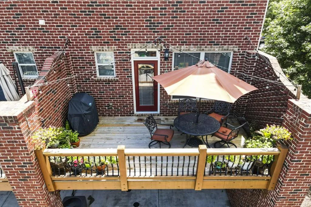 303 Alderwood Lane, Sandy Springs, Georgia 30328, 3 Bedrooms Bedrooms, ,3 BathroomsBathrooms,Residential,Sold,303 Alderwood Lane,6934514