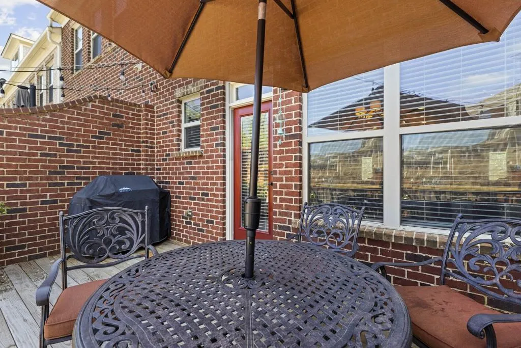 303 Alderwood Lane, Sandy Springs, Georgia 30328, 3 Bedrooms Bedrooms, ,3 BathroomsBathrooms,Residential,Sold,303 Alderwood Lane,6934514