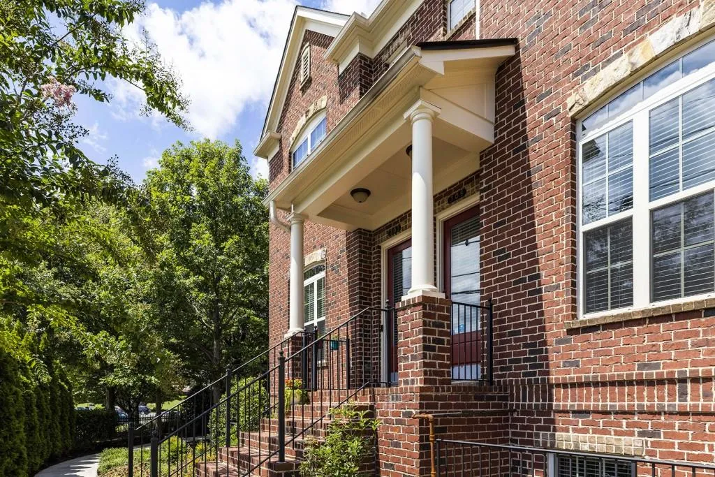 303 Alderwood Lane, Sandy Springs, Georgia 30328, 3 Bedrooms Bedrooms, ,3 BathroomsBathrooms,Residential,Sold,303 Alderwood Lane,6934514