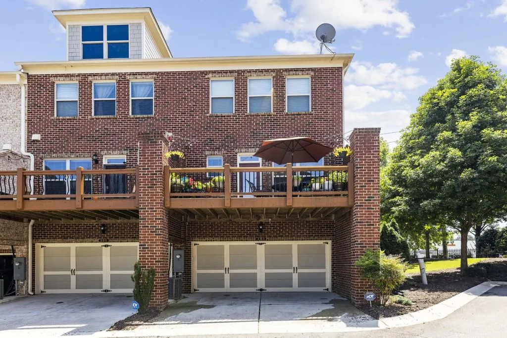 303 Alderwood Lane, Sandy Springs, Georgia 30328, 3 Bedrooms Bedrooms, ,3 BathroomsBathrooms,Residential,Sold,303 Alderwood Lane,6934514