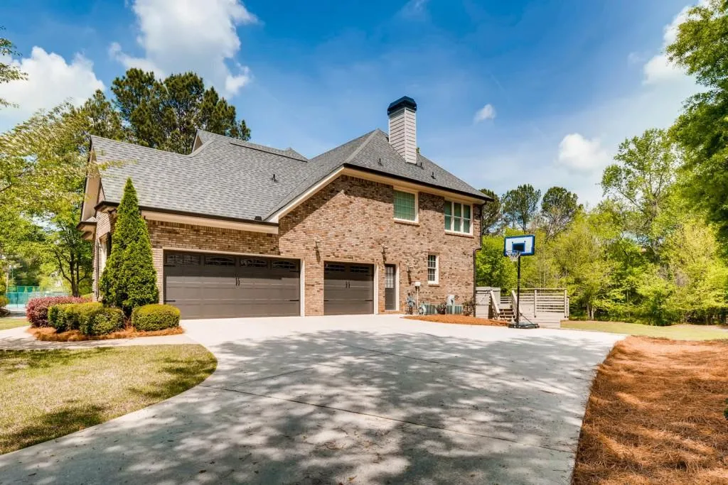 3900 Spalding Drive, Atlanta, Georgia 30350, 5 Bedrooms Bedrooms, ,4 BathroomsBathrooms,Residential,Sold,3900 Spalding Drive,6528217