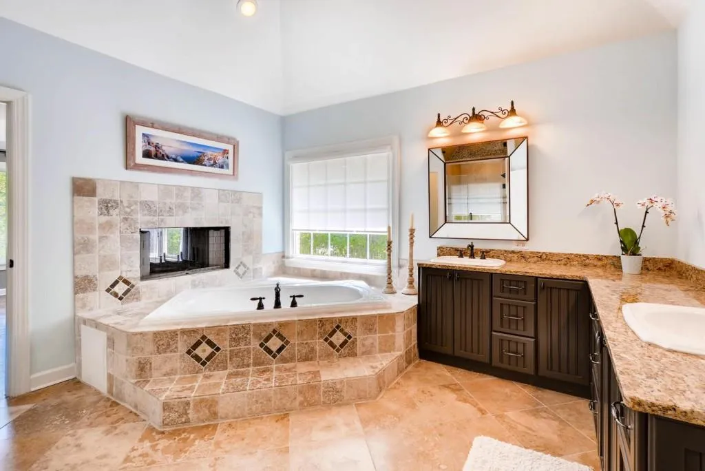3900 Spalding Drive, Atlanta, Georgia 30350, 5 Bedrooms Bedrooms, ,4 BathroomsBathrooms,Residential,Sold,3900 Spalding Drive,6528217