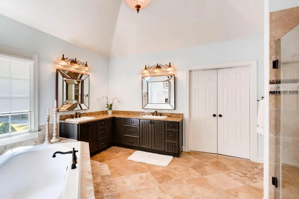 3900 Spalding Drive, Atlanta, Georgia 30350, 5 Bedrooms Bedrooms, ,4 BathroomsBathrooms,Residential,Sold,3900 Spalding Drive,6528217