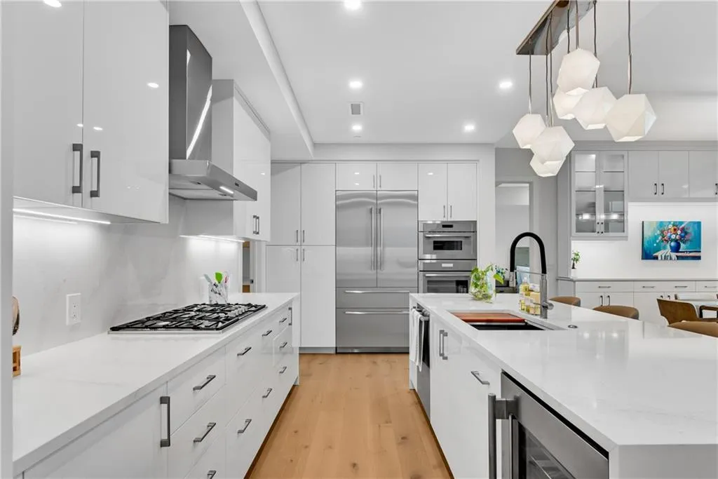 2425 Peachtree Road Ne Unit 902, Atlanta, Georgia 30305, 2 Bedrooms Bedrooms, ,3 BathroomsBathrooms,Residential,For Sale,2425 Peachtree Road Ne Unit 902,7587869