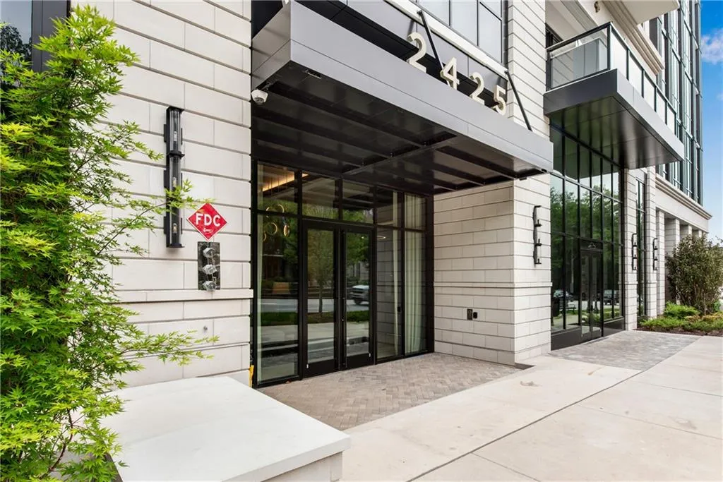 2425 Peachtree Road Ne Unit 902, Atlanta, Georgia 30305, 2 Bedrooms Bedrooms, ,3 BathroomsBathrooms,Residential,For Sale,2425 Peachtree Road Ne Unit 902,7587869