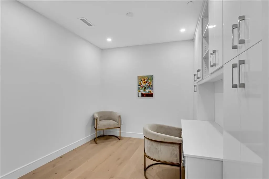 2425 Peachtree Road Ne Unit 902, Atlanta, Georgia 30305, 2 Bedrooms Bedrooms, ,3 BathroomsBathrooms,Residential,For Sale,2425 Peachtree Road Ne Unit 902,7587869